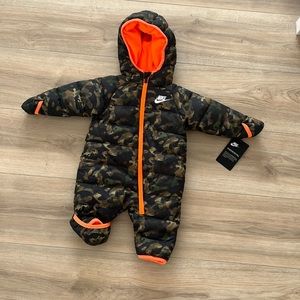 Nike - baby puffer snow suit